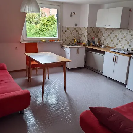 Monkey Factory - Mini Home-stay بيت شباب *