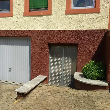 Monkey Factory - Mini Home-stay Hostel *