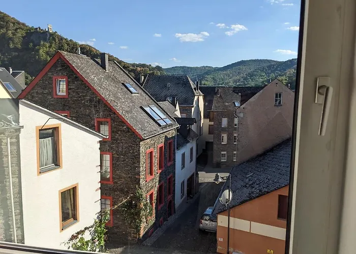 Monkey Factory - Mini Home-stay Хостел