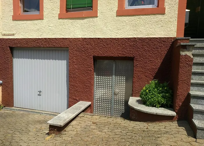 Monkey Factory - Mini Home-stay Хостел *